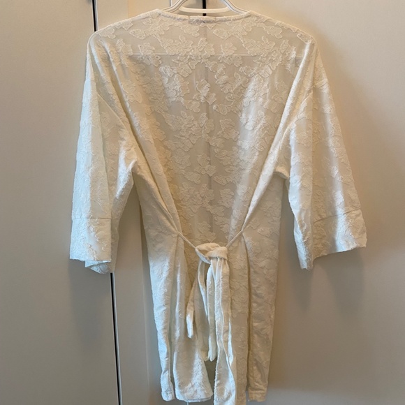 DEX WHITE LACE/FLORAL CARDIGAN WITH REMOVABLE BELT - Picture 7 of 9